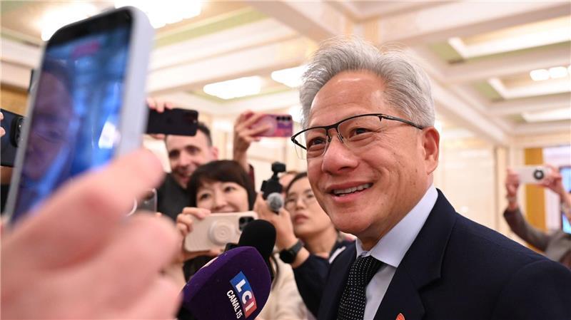 Trump-Xi-Gipfel: Warme Worte - und eine Warnung Mit Trump reisten hochrangige US-Wirtschaftsbosse nach Peking - im Bild Nvidia-Chef Jensen Huang.
