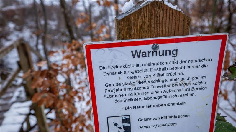 Mit Warnschildern, auf der Internetseite des Parks und mit Hinweisen in Flyern weist das Nationalparksamt auf die Gefahren hin.