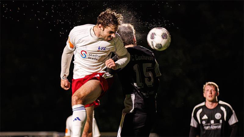 Mit Wucht gegen den Landesligisten FC Cuxhaven, Fabio Dammann legte einen Treffer auf.