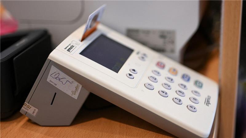 Bewährungsprobe für die E-Patientenakten Mit dem Einstecken der Versichertenkarte wird ein Zugriffsrecht auf die E-Akte gegeben. (Archivbild)