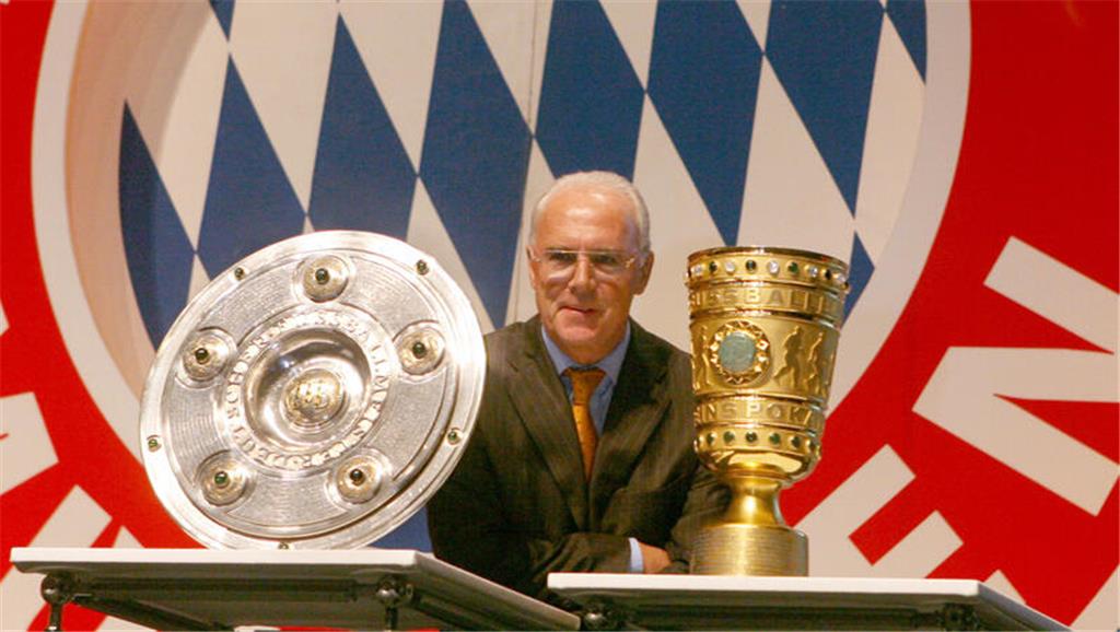 Mit dem FC Bayern stieg Beckenbauer auf, wurde je vier Mal Deutscher Meister und...