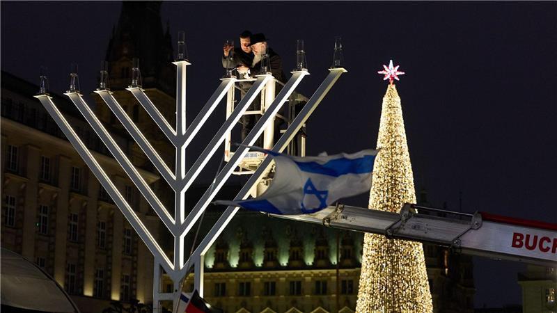 Mit dem Lichterfest Chanukka wird an die Wiedereinweihung des zweiten jüdischen Tempels in Jerusalem im Jahr 164 vor Christus erinnert.
