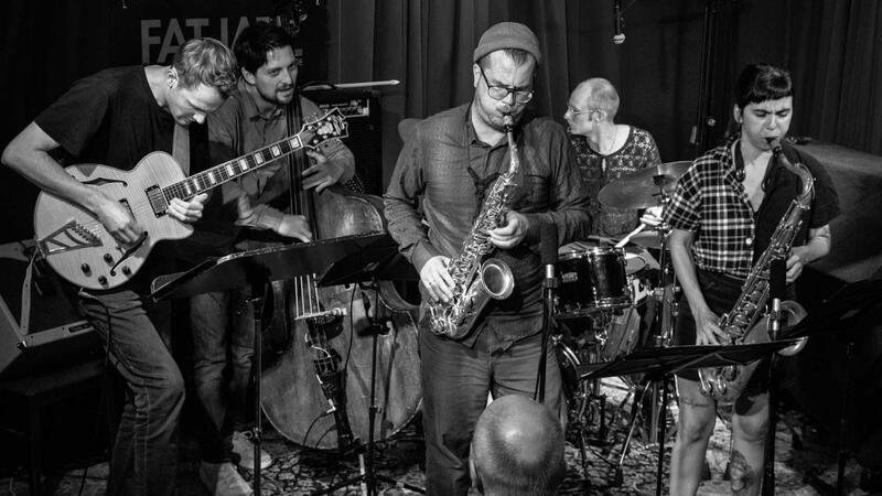 Seminarturnhalle: Niklas Werk Quintett bringt den Jazz nach Stade Mit dem Niklas Werk Quintett die Möglichkeiten des Klangs entdecken.