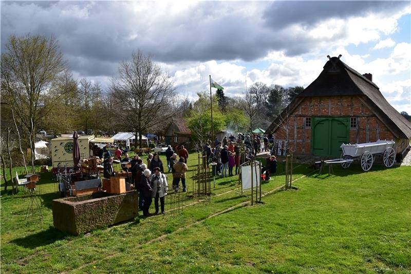 Mit dem P flanzen- und Handwerkermarkt eröffnet der Verein „Bäuerliches Hauswesen Bliedersdorf“ die Saison. Foto: Dreier