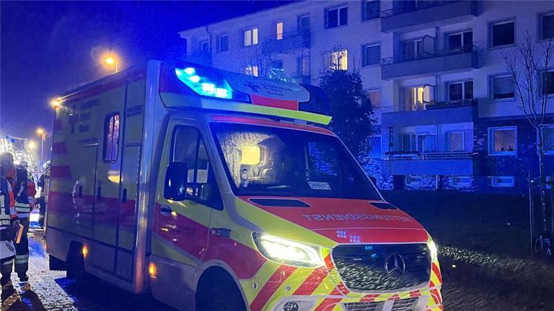 Mit dem Rettungswagen wird die Schwerstverletzte von Buxtehude aus in eine Hamburger Spezialklinik transportiert.