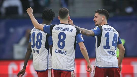 Mit dem Sieg gegen Wiesbaden hält der Hamburger SV Anschluss an die direkten Aufstiegsränge.