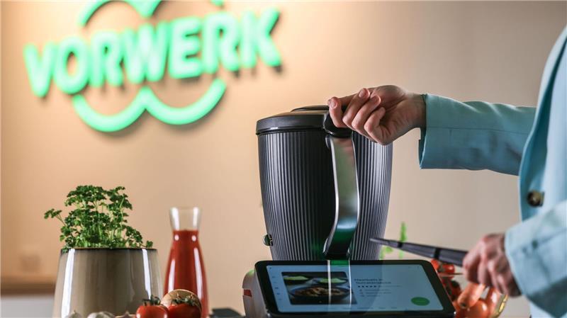 Mit dem Thermomix kann man unter anderem Lebensmittel zerkleinern, vermischen und erhitzen.
