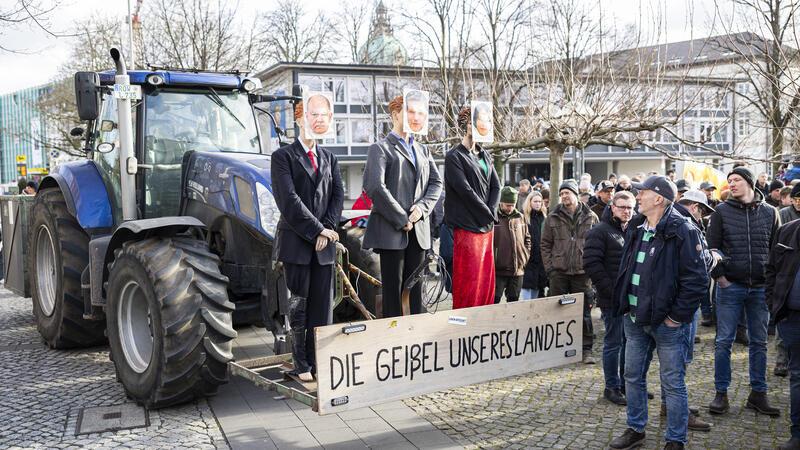 3200 Kilometer Protestfahrt: Wohnster Landwirt hat noch nicht genug Mit dem Wort „Geißel“ hätten viele Menschen nichts anfangen können, berichtet Koslowski.
