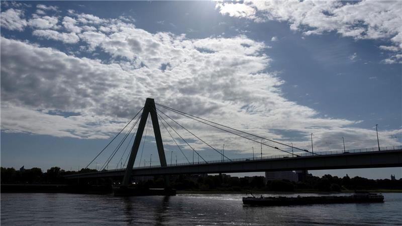 Mit dem meteorologischen Herbstbeginn am Montag sollen sich auch die Wolken verdichten.