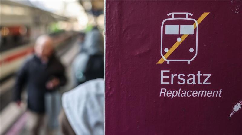 Strecke Köln–Hagen dicht: ICE-Fahrten dauern deutlich länger Mit den Ersatzbussen sind Reisende teilweise deutlich länger unterwegs.