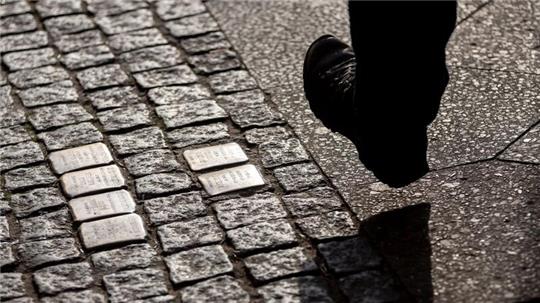 Mit den Stolpersteinen wird der Opfer des NS-Terrors gedacht.