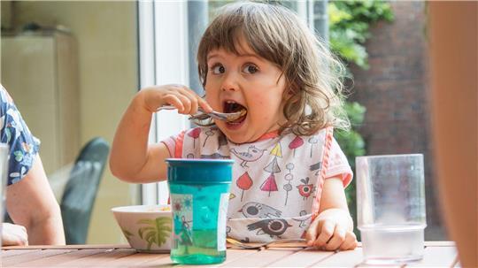 Mit den richtigen Tricks können Kinder Appetit auf Gesundes entwickeln.