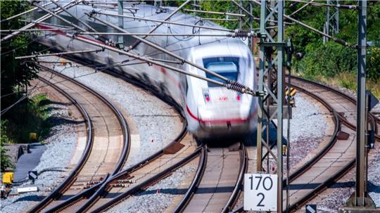 Mit der Bahn sind die Reisezeiten zu Zielen in Polen oft unverhältnismäßig lang. (Symbolbild) 