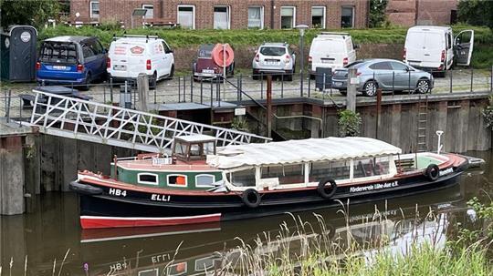 Mit der Barkasse „Elli“ des Fördervereins Lühe-Aue geht es im Mai wieder ab Horneburg und ab Steinkirchen (Foto) flussabwärts.