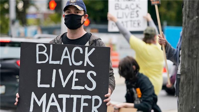 Was heißt „woke“? Eine Debatte über Käse und Gesellschaft Mit der „Black Lives Matter“-Bewegung bekam „woke“ mehr Aufmerksamkeit. (Archivbild)