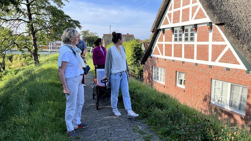 Mit der Dorfregion winken Fördermittel zum Erhalt der Altländer Baukultur und für bessere Wege auf den Deichen.