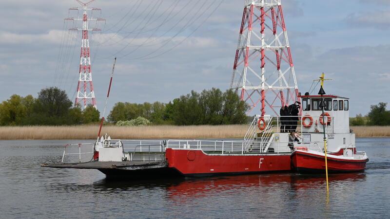 Mit der Fähre „Sottje II“ werden Wohnwagen auf die Insel übergesetzt.