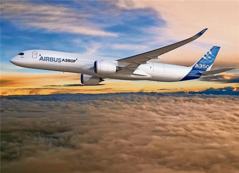 Mit der Frachtversion des CFK-Flugzeugs A350 tritt Airbus erstmals im Segment der großen Frachtflugzeuge an. Computeranimation: Airbus