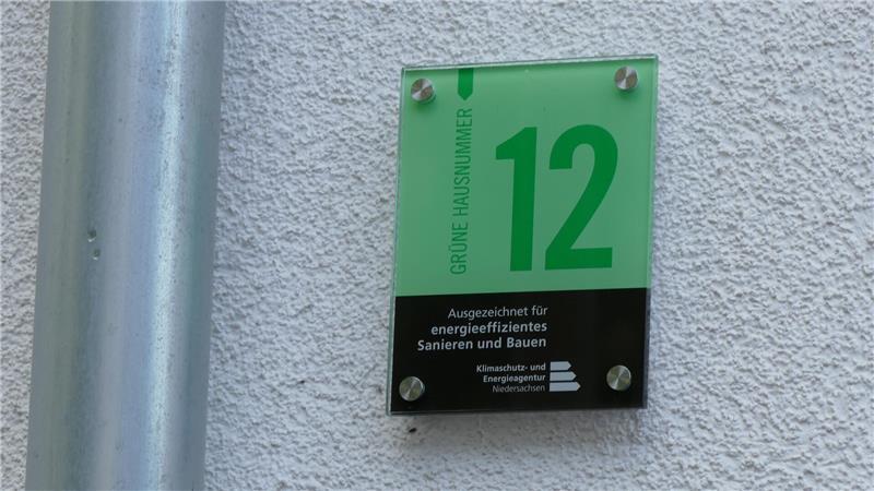 Mit der Grünen Hausnummer werden energieeffiziente Gebäude ausgezeichnet.