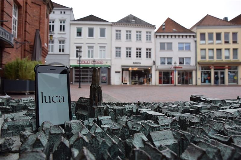 Mit der Luca-App und dem Status als Modellstadt kann das Leben in die Altstadt der Hansestadt zurückkehren. Fotos: Wisser