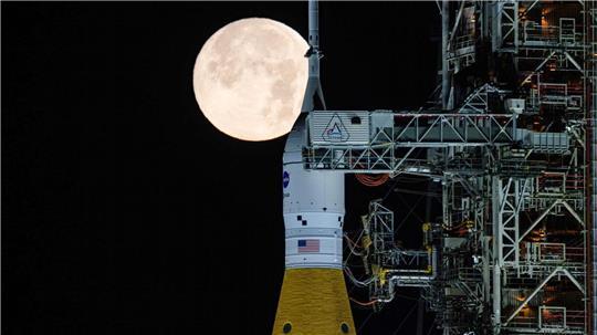 Mit der Mission „Artemis 2“ sollen vier Astronauten bald in Richtung Mond fliegen. (Archivbild)