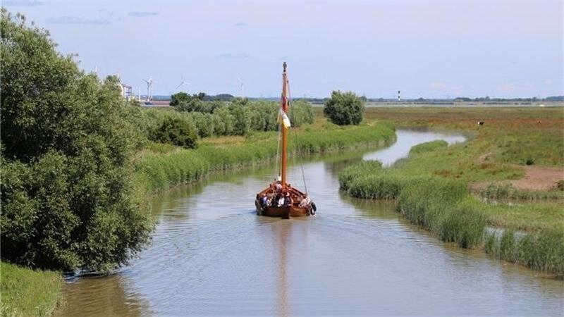 Mit der „Oderik von Oederquart“ können Paare im wahrsten Sinne in den Hafen der Ehe einlaufen.