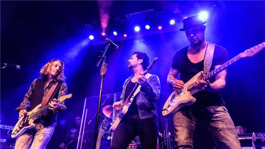 Mit der Tribute Show kommt die Band Maffay Pur rund um Frontmann und Gitarrist Wolfgang Terne in die Festung Grauerort.