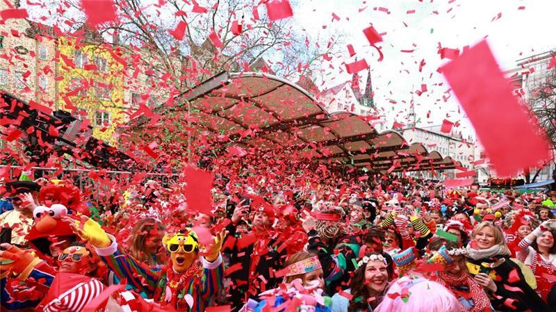 Straßenkarneval beginnt unter starkem Polizeischutz Mit der Weiberfastnacht hat am Donnerstag der Straßenkarneval begonnen.