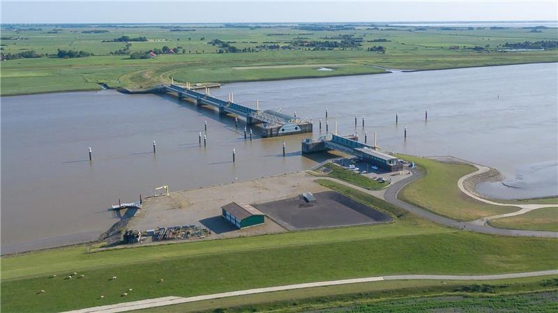 Zehn Jahre Masterplan - Wie hat sich die Ems verändert? Mit der sogenannten Tidesteuerung des Emssperrwerks soll künftig das Schlickproblem des Flusses in den Griff bekommen werden. (Archivbild)