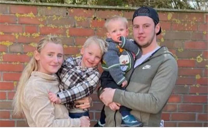Aurubis-Unglück hinterlässt junge Familie – Spenden-Aktion gestartet Mit diesem Foto der Familie bittet die Elternbeiratsvorsitzende des Kindergartens in Jesteburg um Spenden. Foto: Gofundme.com/Privat