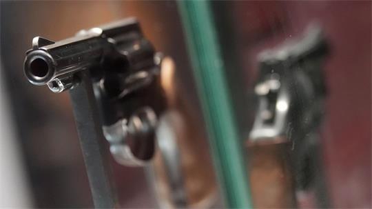 Mit diesem Revolver erschoss der „St. Pauli-Killer“ Werner Pinzner vor 40 Jahren einen Staatsanwalt, seine Frau Jutta und sich selbst.