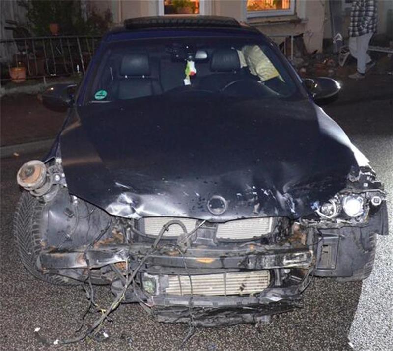 Mit diesem Wagen hat ein Autoposer in Brake einen hohen Sachschaden angerichtet.Foto: Polizei