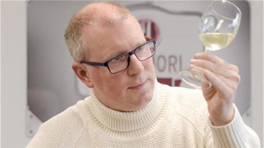 Mit ein bisschen Übung, da ist sich Thorsten von Scheidt sicher, würde er die Würstchen wieder am Geschmack und Aussehen der Brühe erkennen können.