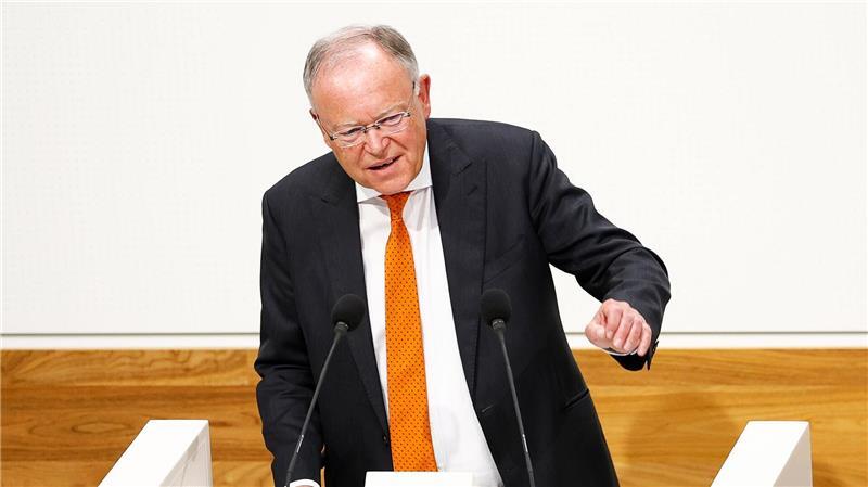 Mit einem Appell gegen völkisches Denken verabschiedet sich Weil als geschäftsführender Ministerpräsident.
