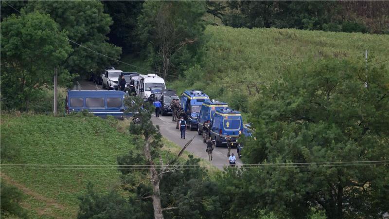 Mit einem Großaufgebot hatten die Polizei sowie Freiwillige nach dem vermissten Kind gesucht.