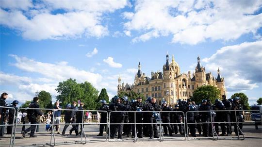 Mit einem Großaufgebot sicherte die Polizei die Demonstration und Gegendemonstrationen ab.