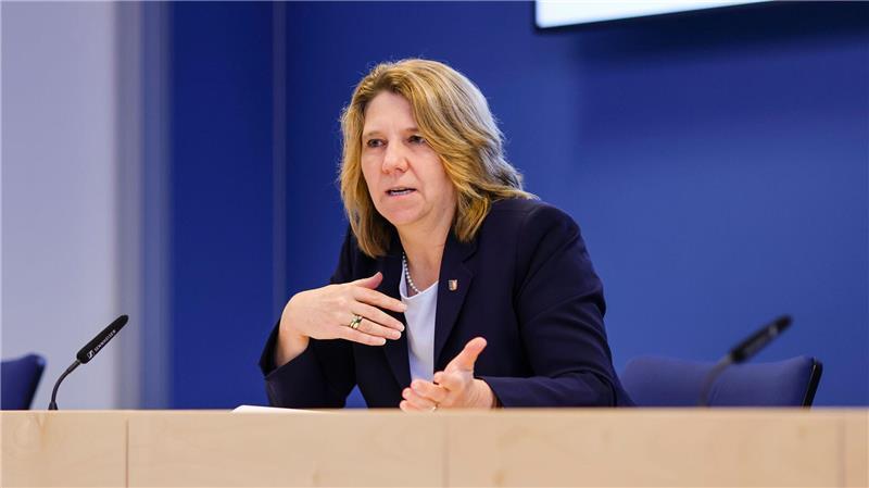 Land startet Kompetenzzentrum für Justizgutachten Mit einem Kompetenzzentrum will Justizministerin Kerstin von der Decken (CDU) die Verfügbarkeit von Justizgutachten verbessern. (Archivbild)