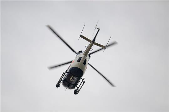 Mit einem Polizeihubschrauber wurde in Bremervörde nach der 33 Jahre alten Frau gesucht. Symbolfoto: dpa