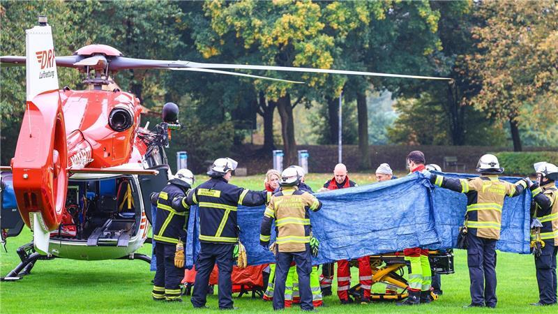 Fall Herdecke: Tochter soll Mutter vor Stichen gequält haben Mit einem Rettungshubschrauber war Iris Stalzer mit lebensgefährlichen Verletzungen in ein Krankenhaus geflogen worden. (Archivbild)
