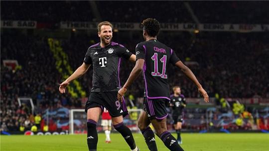 Mit einem Traumpass bereitete Münchens Harry Kane (l) den Treffer von Torschütze Kingsley Coman vor.