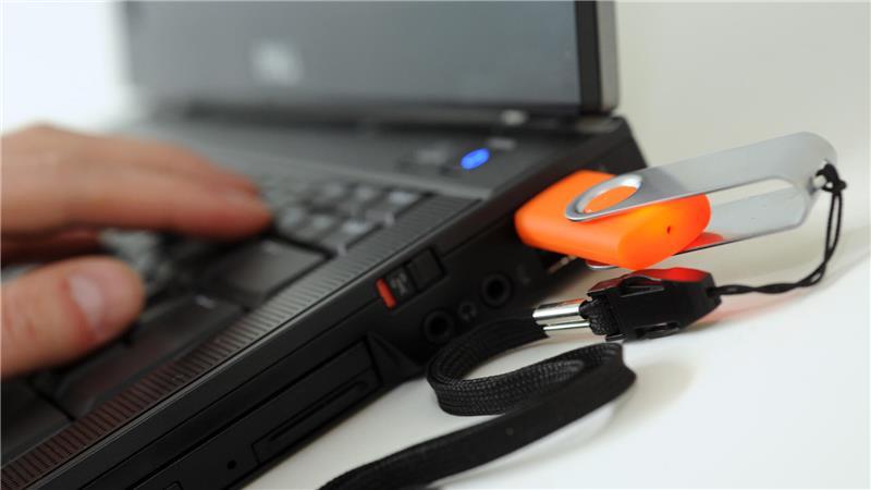 Support endet: Windows 10 wird zum Sicherheitsrisiko - Was Sie jetzt tun müssen Mit einem USB-Speicherstick kann man Windows 11 oft selbst dann installieren, wenn Microsoft das Upgrade übers Internet verweigert. Und auch Linux wird bei Bedarf per Stick auf den Rechner gespielt.