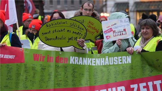 Mit einem Warnstreik in Krankenhäusern will die Gewerkschaft Verdi ihre Forderung nach acht Prozent mehr Lohn durchsetzen.