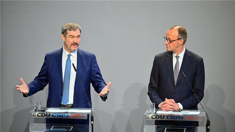 Mit einem harten Kurs in der Migrationspolitik hat CDU-Chef Friedrich Merz das Verhältnis zur CSU und dessen Vorsitzenden Markus Söder (links) befriedet. (Archivbild)