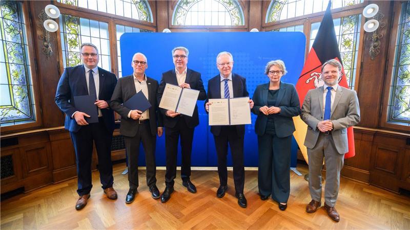 640 Millionen Euro Entlastung - Kommunen sollen investieren Mit einem neuen Investitionspakt stellt das Land 600 Millionen Euro für Projekte in Städten und Gemeinden bereit.