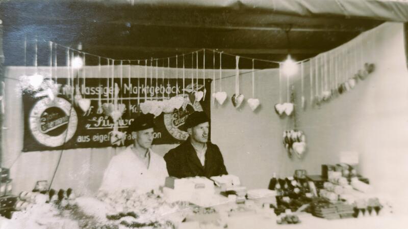 Eröffnung des Stader Frühjahrsmarktes – Claus Eschermann ist das 55. Mal dabei Mit einer Bude in Assel legte 1952 Hannes Eschermann mit Bruder Herrmann den Grundstein für das Familiengeschäft.