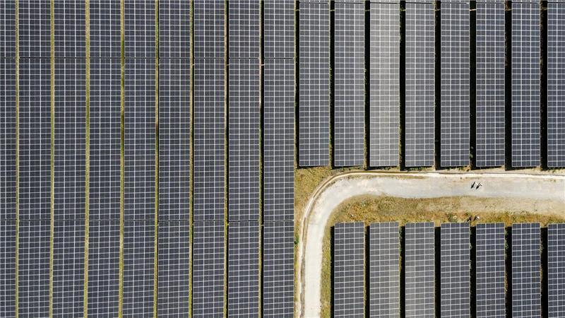 Bilder des Tages Mit einer Drohnen-Luftaufnahme ein Blick auf Iberdrolas ersten Solarpark einer Fläche von rund 65 Fußballfeldern.