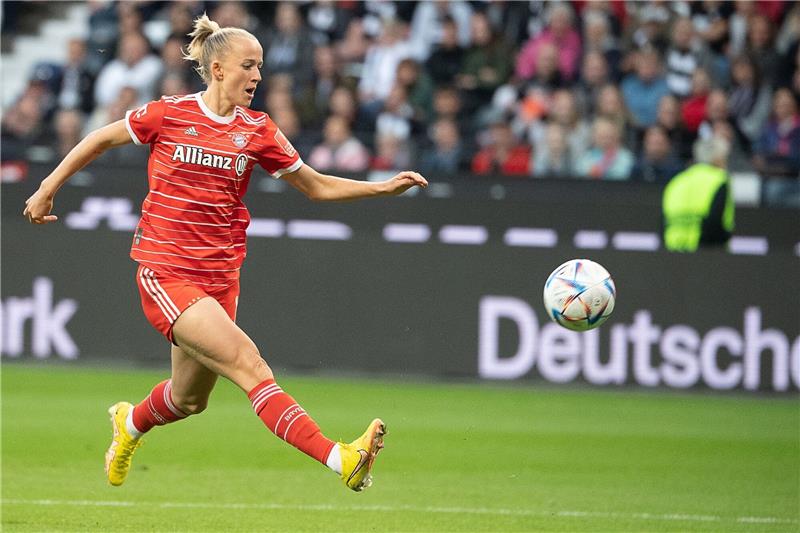 „Perfekte Kulisse” beim Auftaktspiel der Frauen-Bundesliga Mit einer Enttäuschung sind die Fußballerinnen des FC Bayern München in die 34. Saison der Frauen-Bundesliga gestartet.