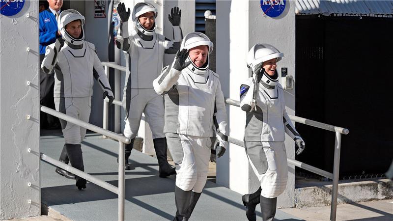 Vier Raumfahrer zur ISS gestartet Mit einer Falcon 9 Rakete ist die Crew 11 zur ISS gestartet.