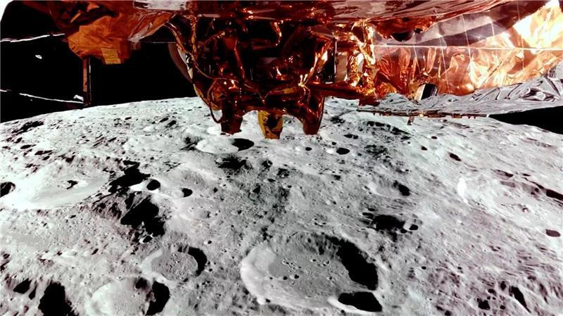 Batterie leer: Ende der Mission „Blue Ghost“ auf dem Mond Mit einer Kamera nahm „Blue Ghost“ die Mondoberfläche vor der Landung auf.