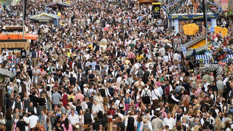 Oktoberfest-Start mit Promis und Schreckmoment Mit einer Million Menschen rechnet die Festleitung am ersten Wochenende.